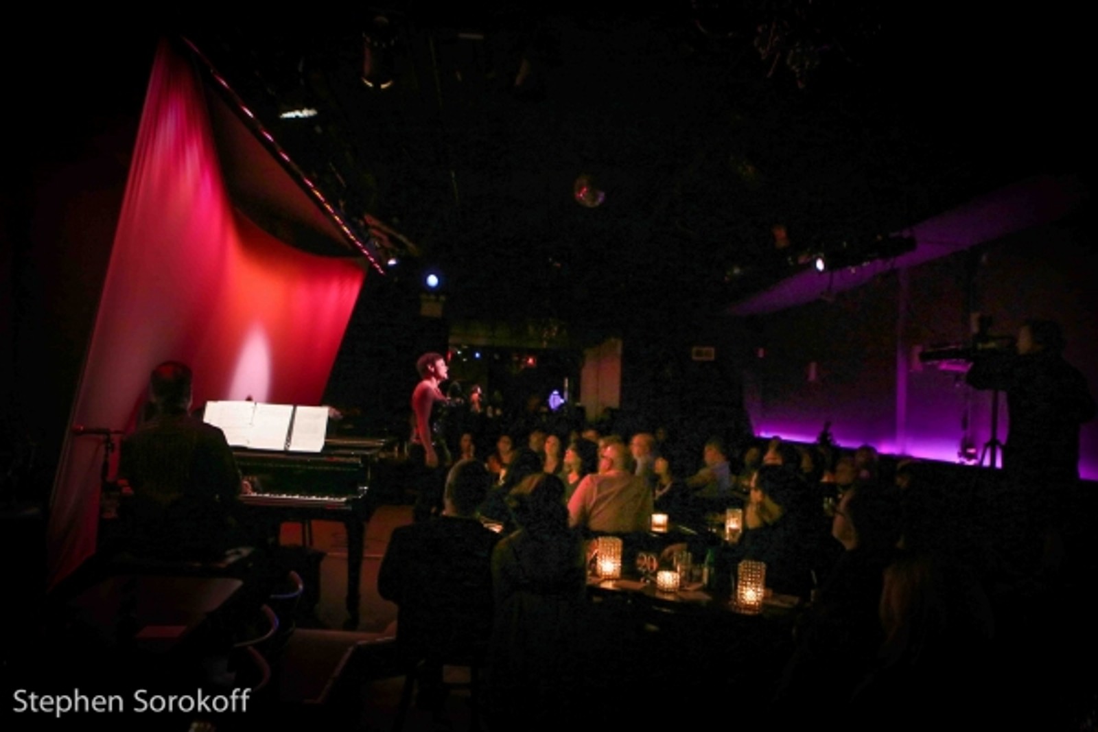 Photo Coverage: Cynthia Farrell Brings FOR REAL 2.0 to Metropolitan Room — photo 10 of 12