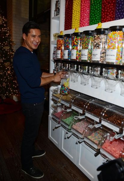 Photo Flash: Mario Lopez & Bella Twins Host Sugar Factory American Brasserie's Town Square Las Vegas Grand Opening — photo 2 of 7