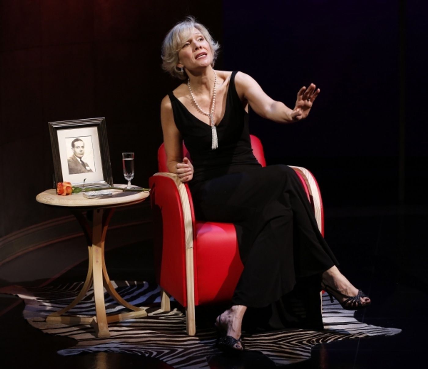 Photo Flash: First Look at Stevie Holland in York Theatre Company's 'LOVE, LINDA'  Image