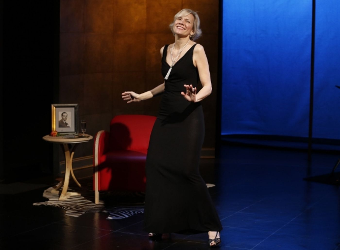 Photo Flash: First Look at Stevie Holland in York Theatre Company's 'LOVE, LINDA'  Image