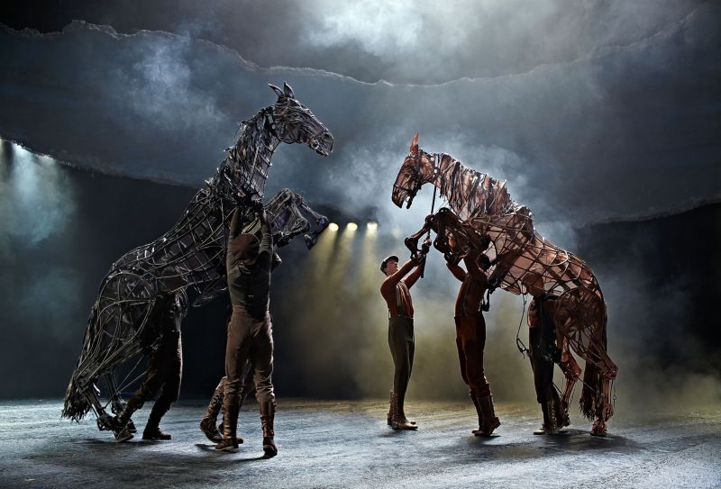 Photos: WAR HORSE at the New London Theatre — photo 4 of 5