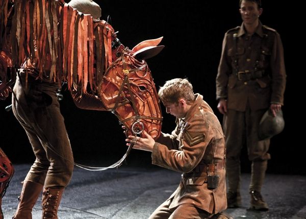 Photos: WAR HORSE at the New London Theatre — photo 2 of 5