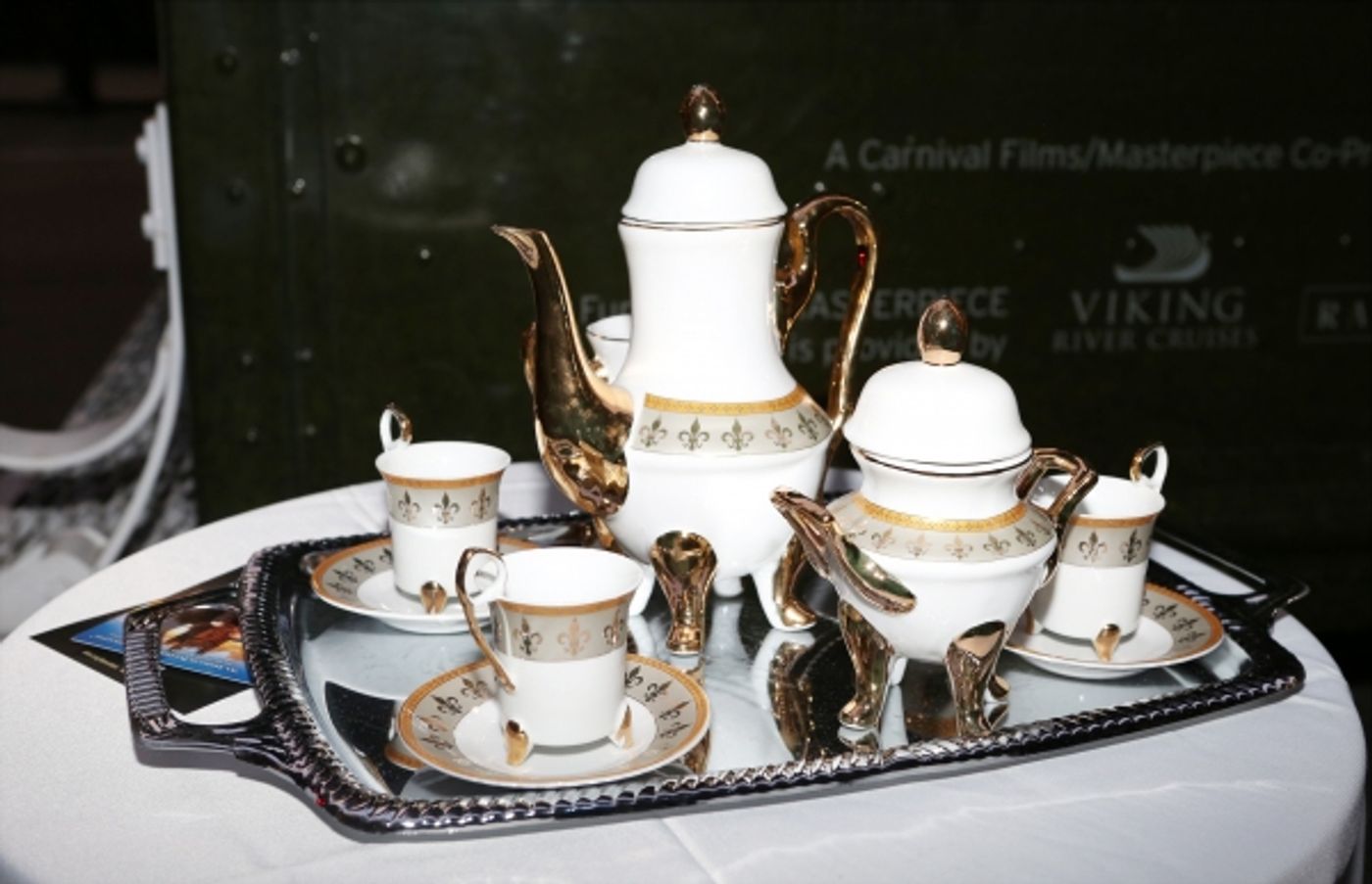 Photo Coverage: A GENTLEMAN'S GUIDE TO LOVE AND MURDER Cast Has Afternoon Tea at Downton Abbey Food Truck!  Image