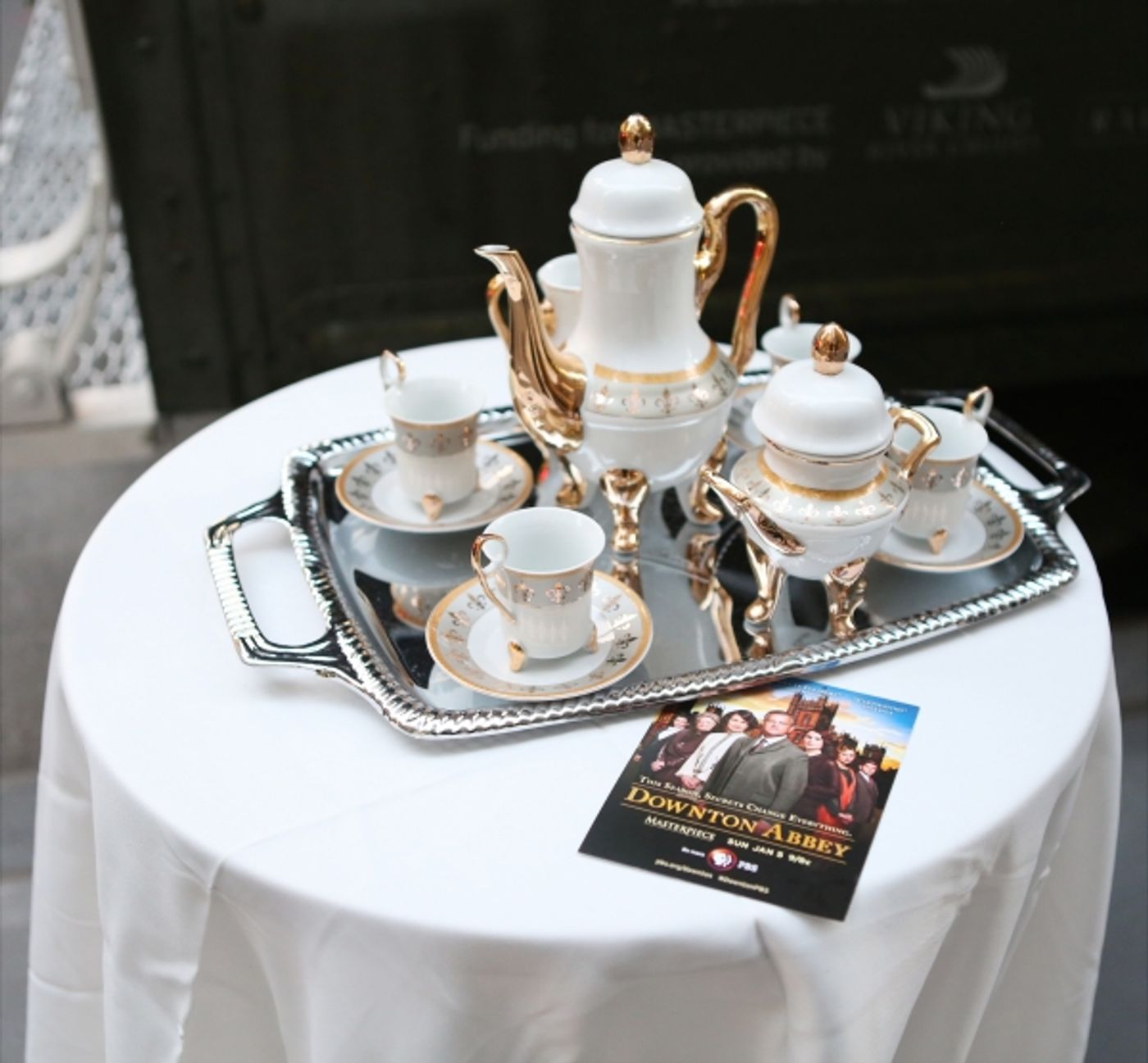 Photo Coverage: A GENTLEMAN'S GUIDE TO LOVE AND MURDER Cast Has Afternoon Tea at Downton Abbey Food Truck!  Image