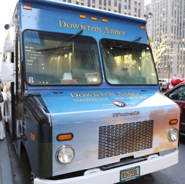 Photo Coverage: A GENTLEMAN'S GUIDE TO LOVE AND MURDER Cast Has Afternoon Tea at Downton Abbey Food Truck! — photo 4 of 43