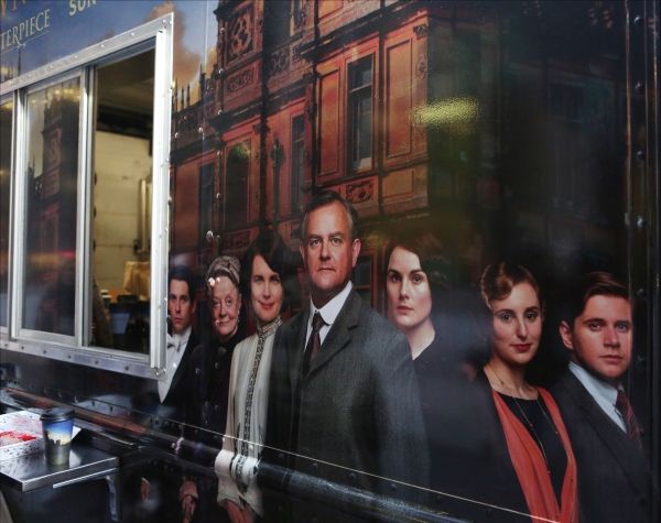 Photo Coverage: A GENTLEMAN'S GUIDE TO LOVE AND MURDER Cast Has Afternoon Tea at Downton Abbey Food Truck! — photo 6 of 43