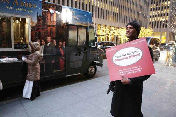 Photo Coverage: A GENTLEMAN'S GUIDE TO LOVE AND MURDER Cast Has Afternoon Tea at Downton Abbey Food Truck! — photo 7 of 43