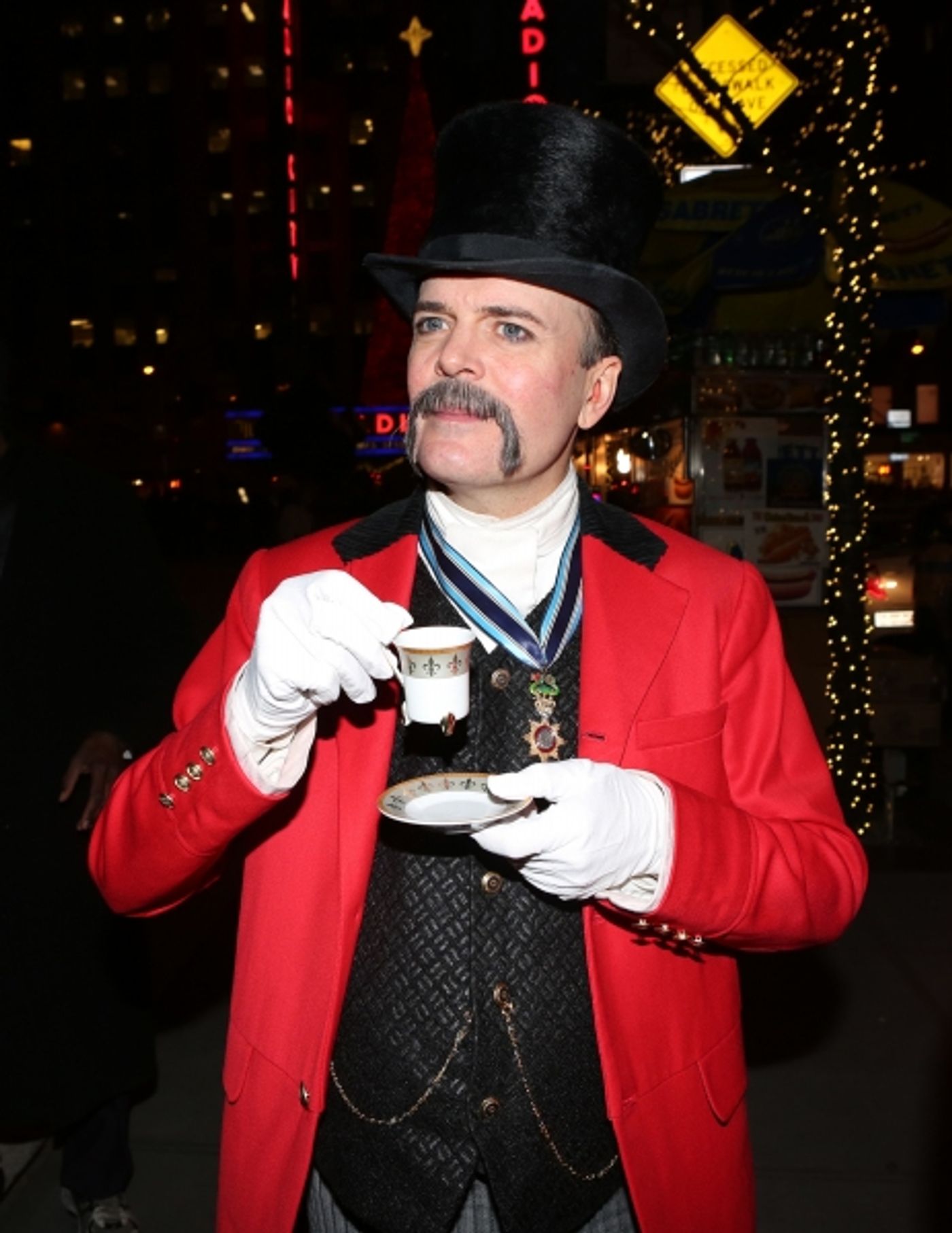 Photo Coverage: A GENTLEMAN'S GUIDE TO LOVE AND MURDER Cast Has Afternoon Tea at Downton Abbey Food Truck!  Image