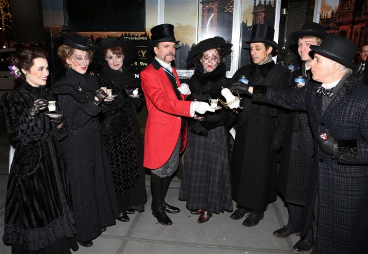Photo Coverage: A GENTLEMAN'S GUIDE TO LOVE AND MURDER Cast Has Afternoon Tea at Downton Abbey Food Truck!  Image