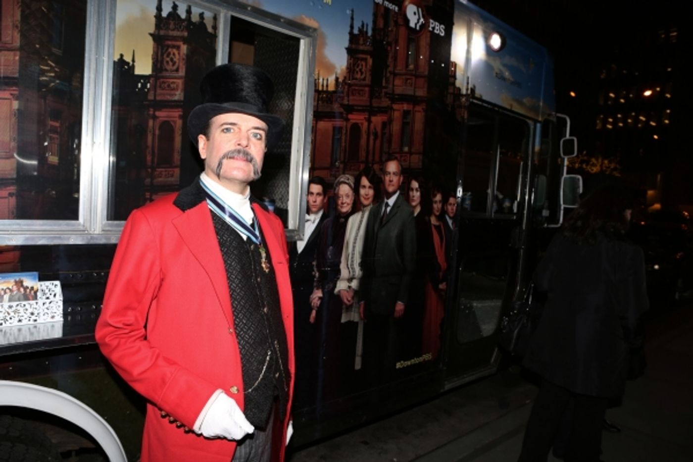 Photo Coverage: A GENTLEMAN'S GUIDE TO LOVE AND MURDER Cast Has Afternoon Tea at Downton Abbey Food Truck!  Image