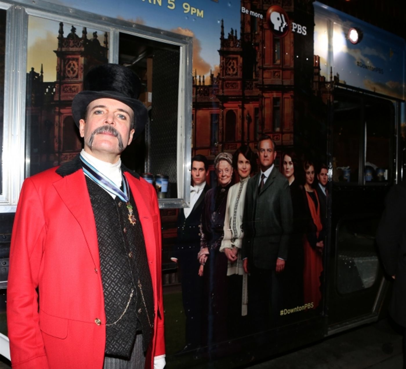 Photo Coverage: A GENTLEMAN'S GUIDE TO LOVE AND MURDER Cast Has Afternoon Tea at Downton Abbey Food Truck!  Image