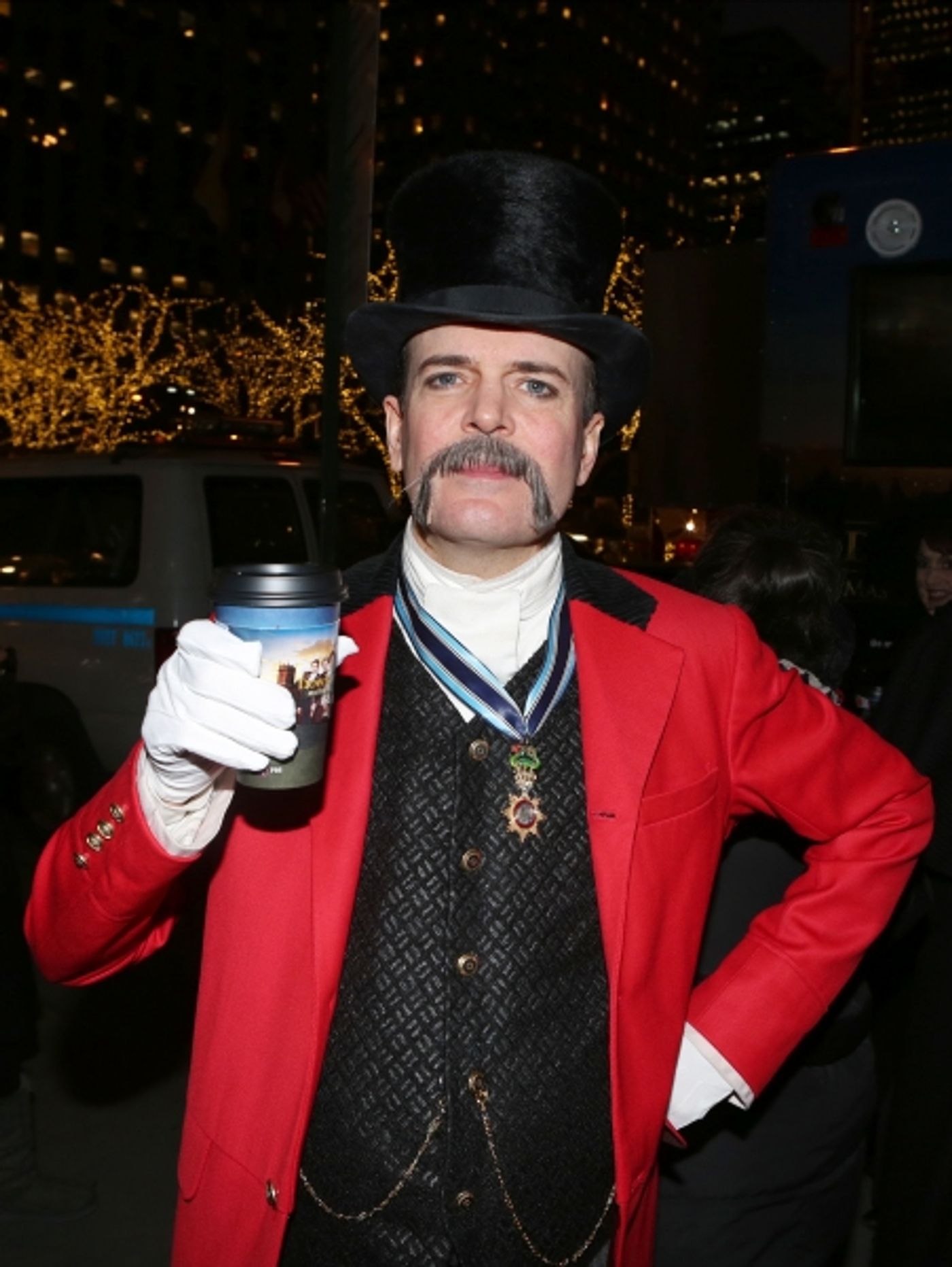 Photo Coverage: A GENTLEMAN'S GUIDE TO LOVE AND MURDER Cast Has Afternoon Tea at Downton Abbey Food Truck!  Image