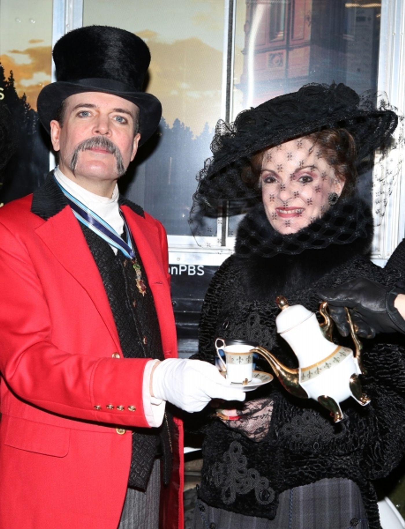 Photo Coverage: A GENTLEMAN'S GUIDE TO LOVE AND MURDER Cast Has Afternoon Tea at Downton Abbey Food Truck!  Image