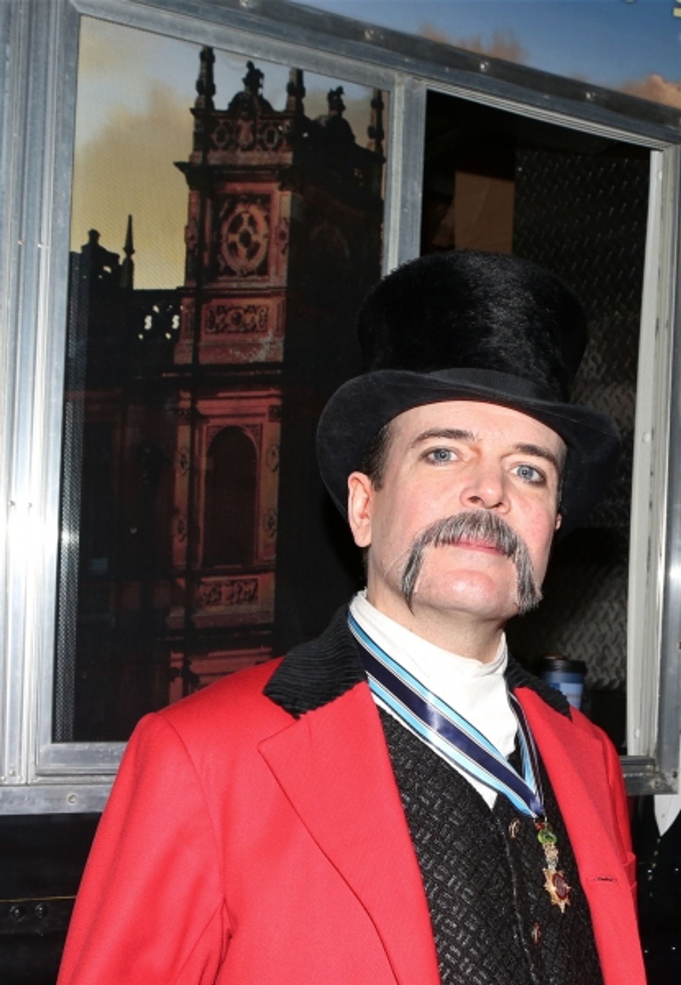 Photo Coverage: A GENTLEMAN'S GUIDE TO LOVE AND MURDER Cast Has Afternoon Tea at Downton Abbey Food Truck!  Image