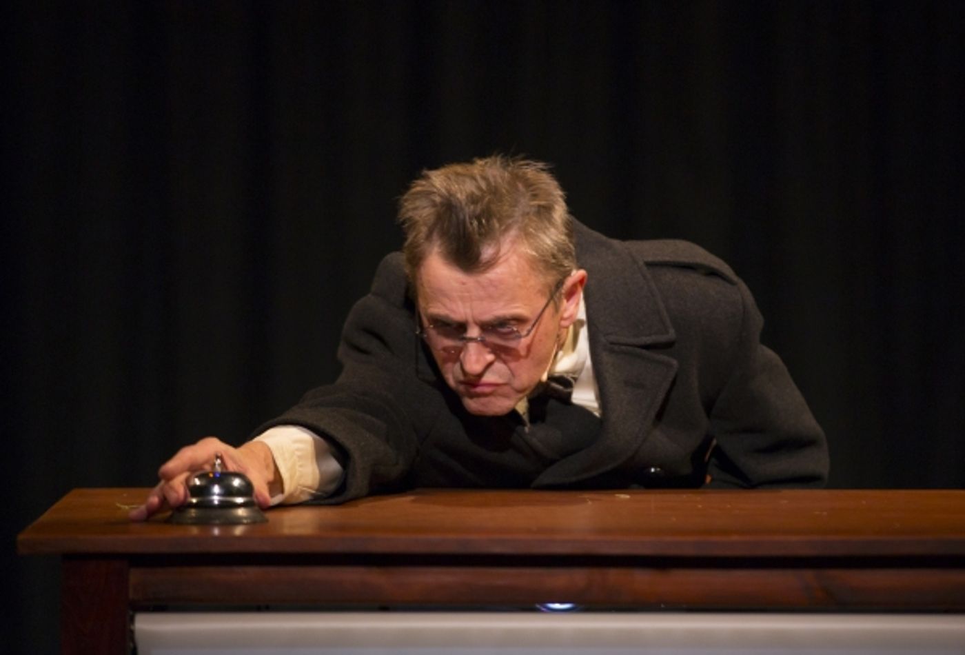 Photo Flash: First Look at Mikhail Baryshnikov and More in Shakespeare Theatre Company's MAN IN CASE  Image