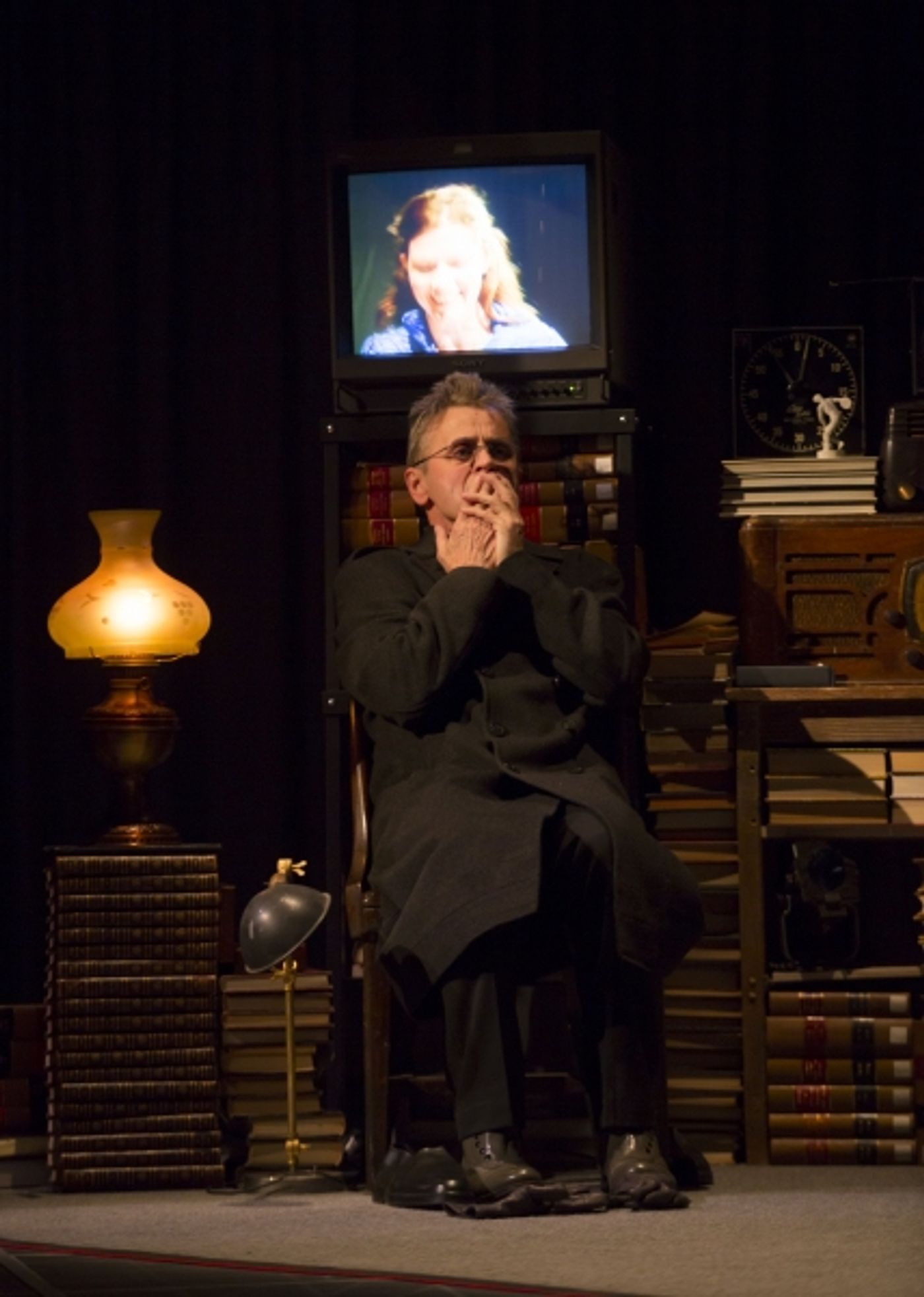 Photo Flash: First Look at Mikhail Baryshnikov and More in Shakespeare Theatre Company's MAN IN CASE  Image