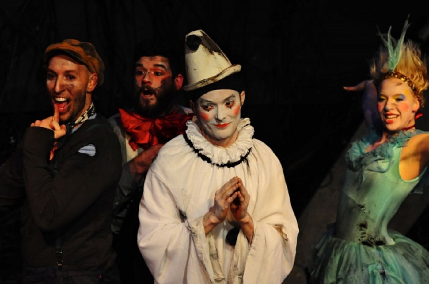 Photo Flash: First Look at The Ruffians' BURNING BLUEBEARD, Now Playing Through 1/5 at Theater Wit  Image
