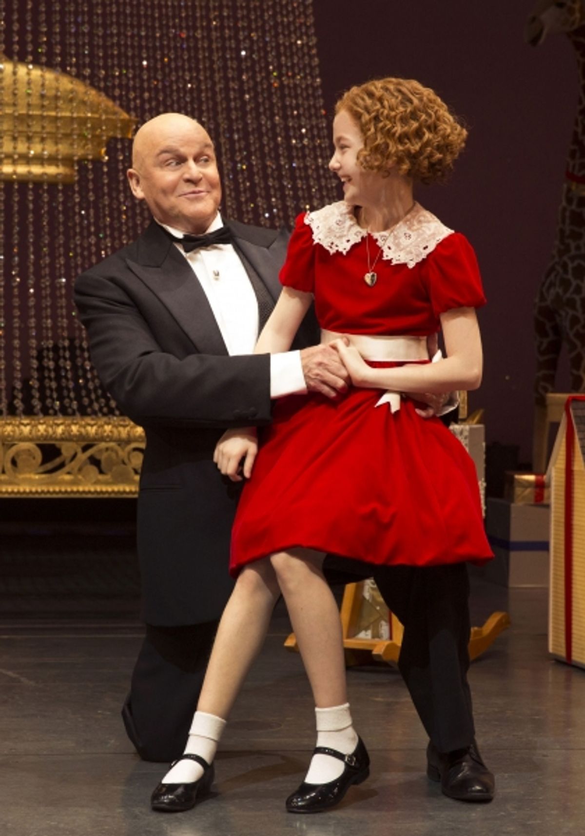 Ron Raines as Daddy Warbucks and Taylor Richardson as Annie at 