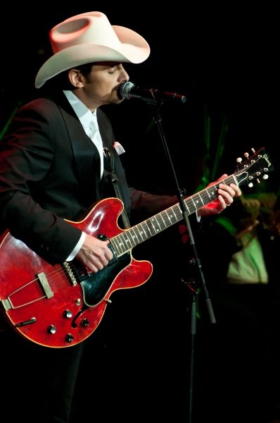 Photo Flash: Brad Paisley and More at Nashville Symphony's 'Midwinter Night's Dream' Ball  Image