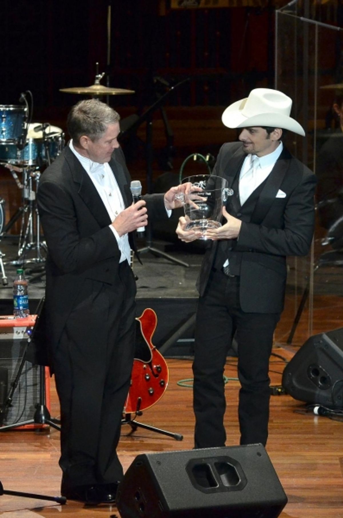 Senator Frist presneting Harmony Award to Brad Paisley at 