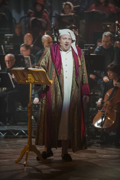 Michael Lindner as Scrooge Photo