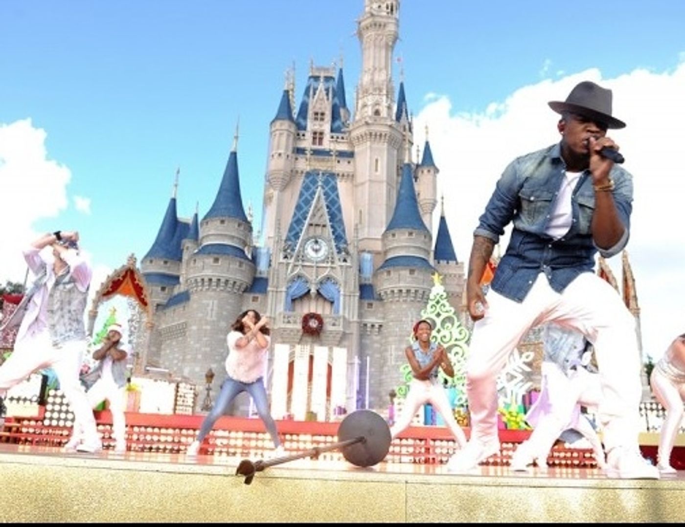 Photo Flash: Neil Patrick Harris Unites with NEWSIES Cast for Disney Parks Christmas Day Parade  Image