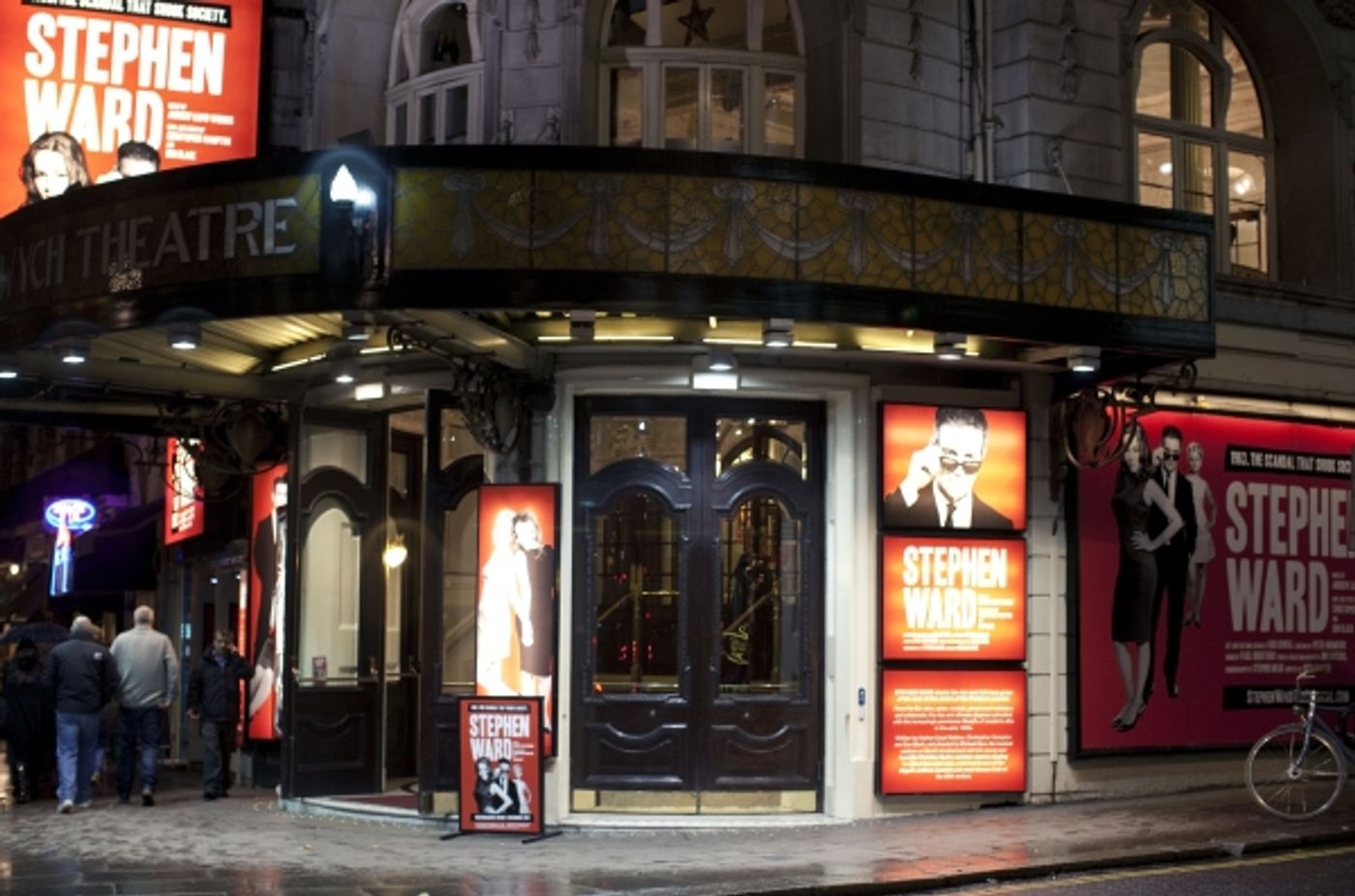 Photo Flash: STEPHEN WARD Opens at West End's Aldwych Theatre!  Image