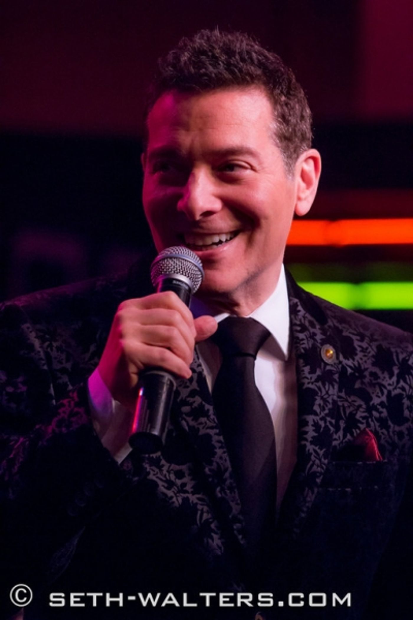 Photo Flash: Michael Feinstein Brings the Holidays to Birdland  Image