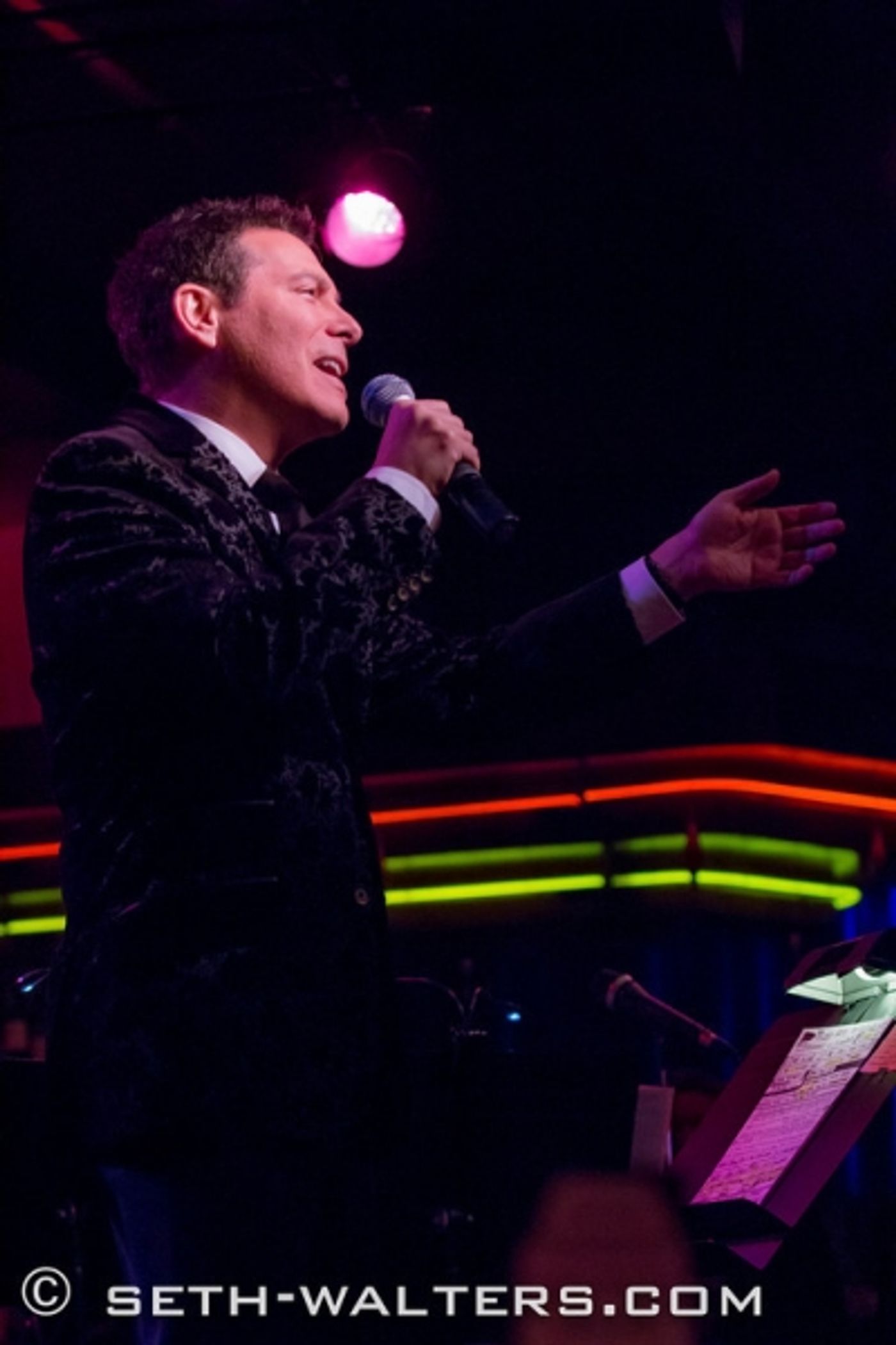 Photo Flash: Michael Feinstein Brings the Holidays to Birdland  Image