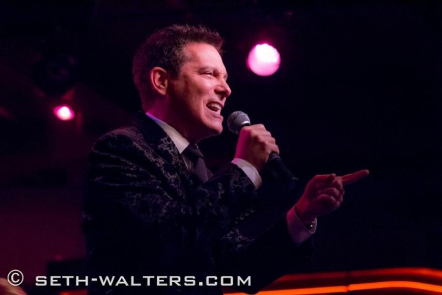Photo Flash: Michael Feinstein Brings the Holidays to Birdland Image