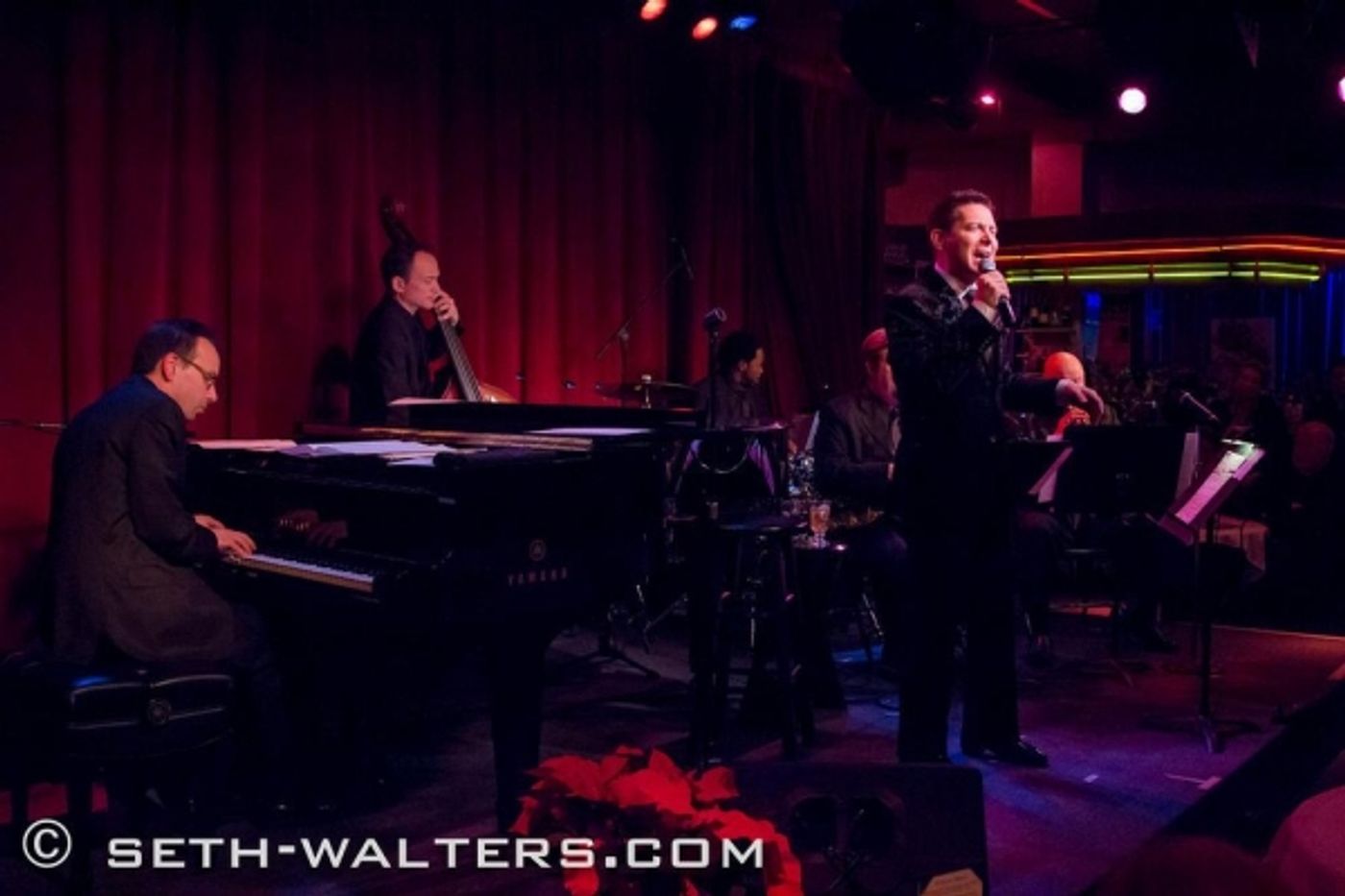 Photo Flash: Michael Feinstein Brings the Holidays to Birdland  Image