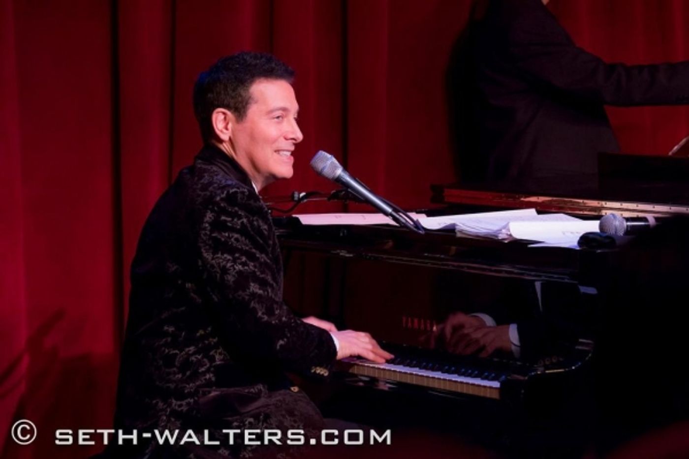 Photo Flash: Michael Feinstein Brings the Holidays to Birdland  Image