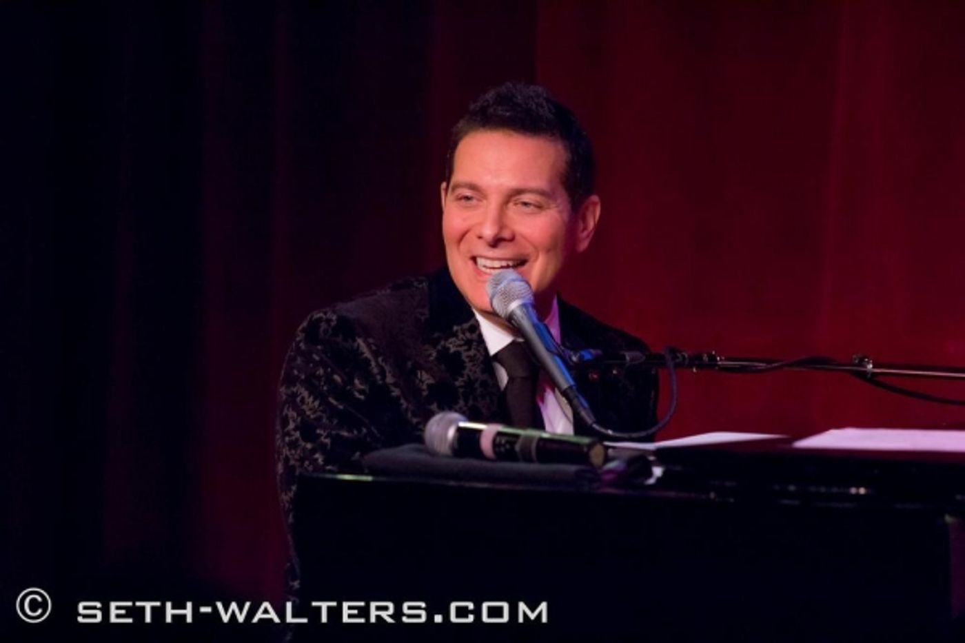 Photo Flash: Michael Feinstein Brings the Holidays to Birdland  Image