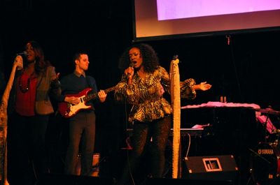 Saycon Sengbloh & David Rosenthal on guitar Photo
