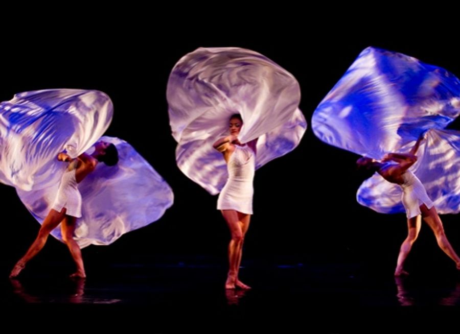 Photo Flash: Sneak Peek at MOMIX at The Joyce Image