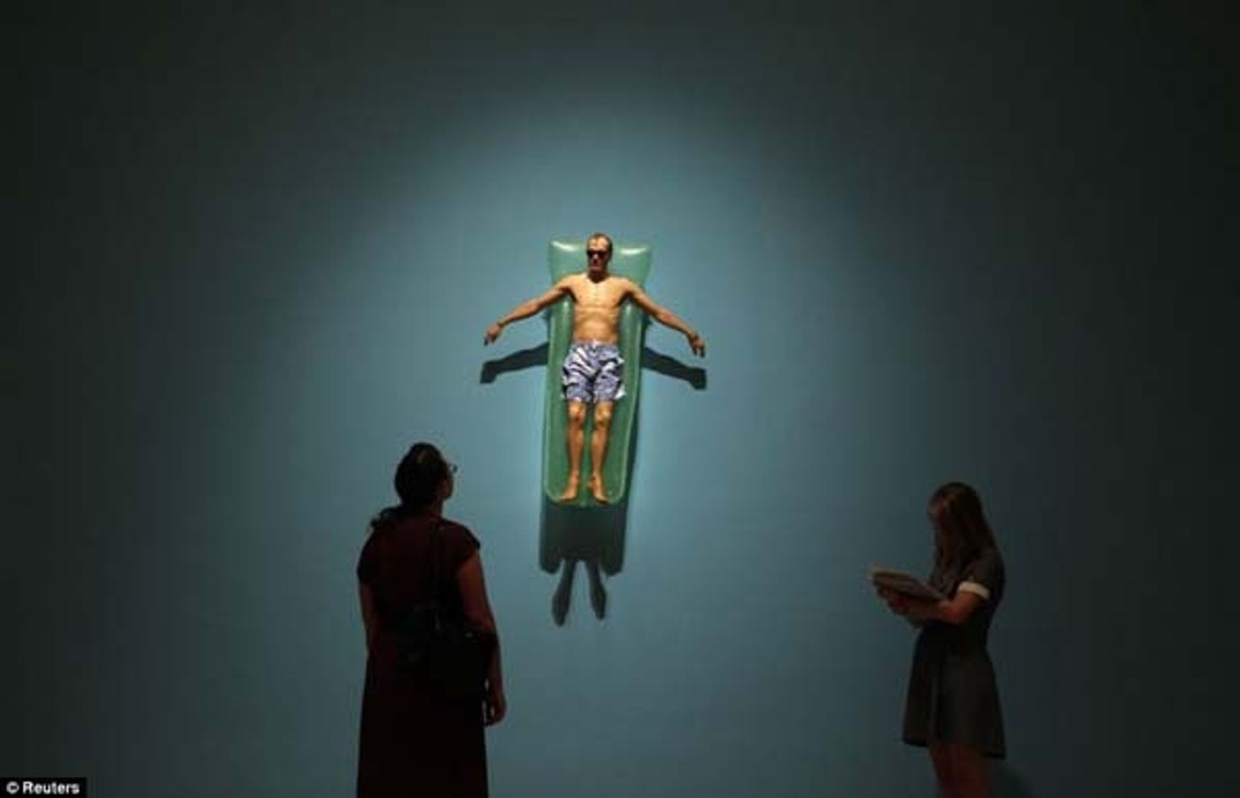 Photo Flash: Ron Mueck - Is it Real, or is it Art?  Image
