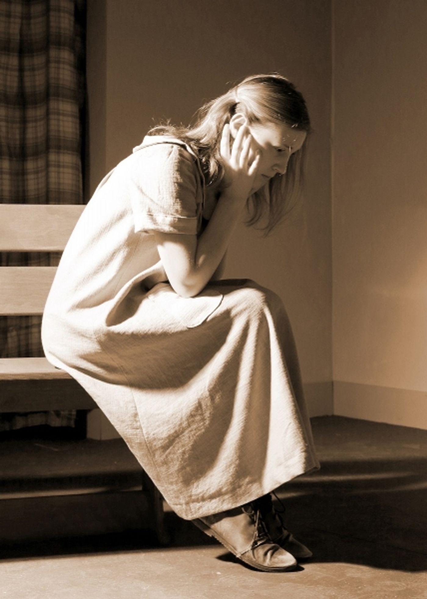 Photo Flash: Promotional Photos for DM Playhouse's THE HUNDRED DRESSES, Begin. 1/17  Image