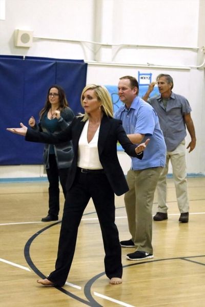 MODERN FAMILY - ''Under Pressure'' - The high school open house puts the parents in a Photo