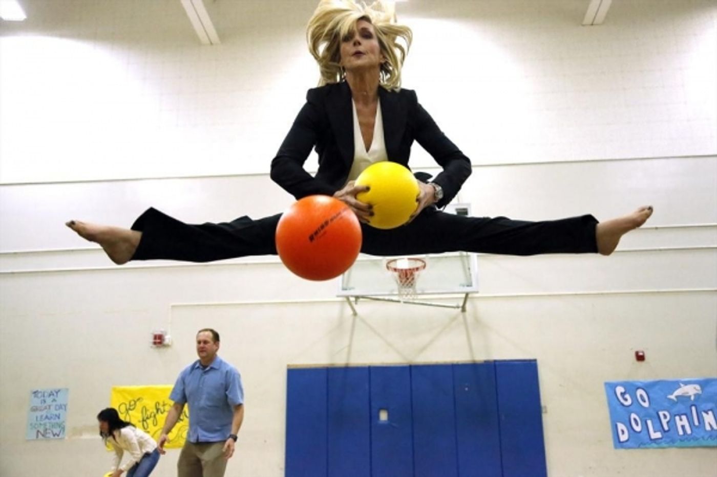 Photo Flash: First Look at Jane Krakowski & Jesse Eisenberg on ABC's MODERN FAMILY  Image