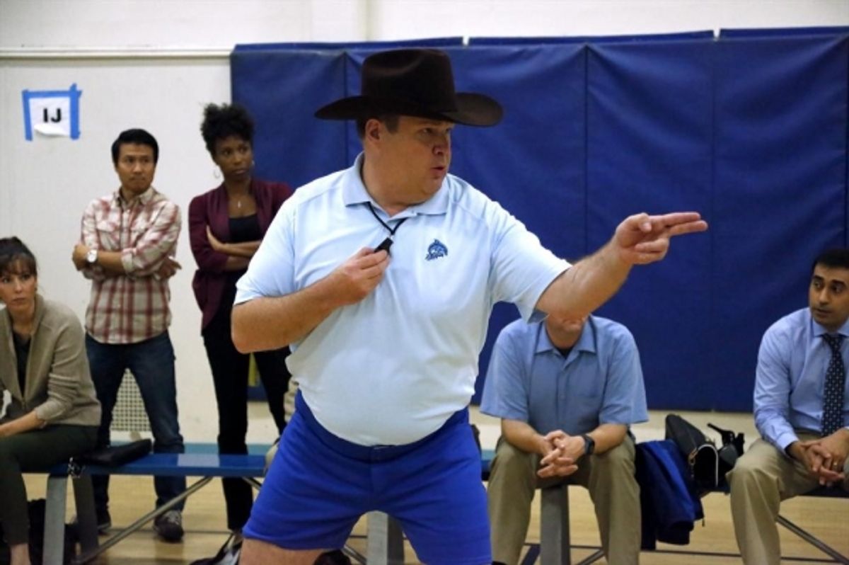 MODERN FAMILY - ''Under Pressure'' - The high school open house puts the parents in a bit of a time warp when Claire finds herself stressed out by all the pressure, Gloria encounters a ''mean girl'' mom (guest star Jane Krakowski) and Jay teaches Phil how at 