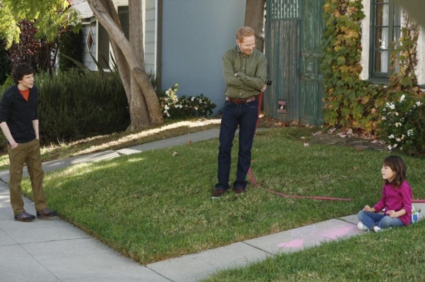 Photo Flash: First Look at Jane Krakowski & Jesse Eisenberg on ABC's MODERN FAMILY Photo Flash: First Look at Jane Krakowski & Jesse Eisenberg on ABC's MODERN FAMILY Image