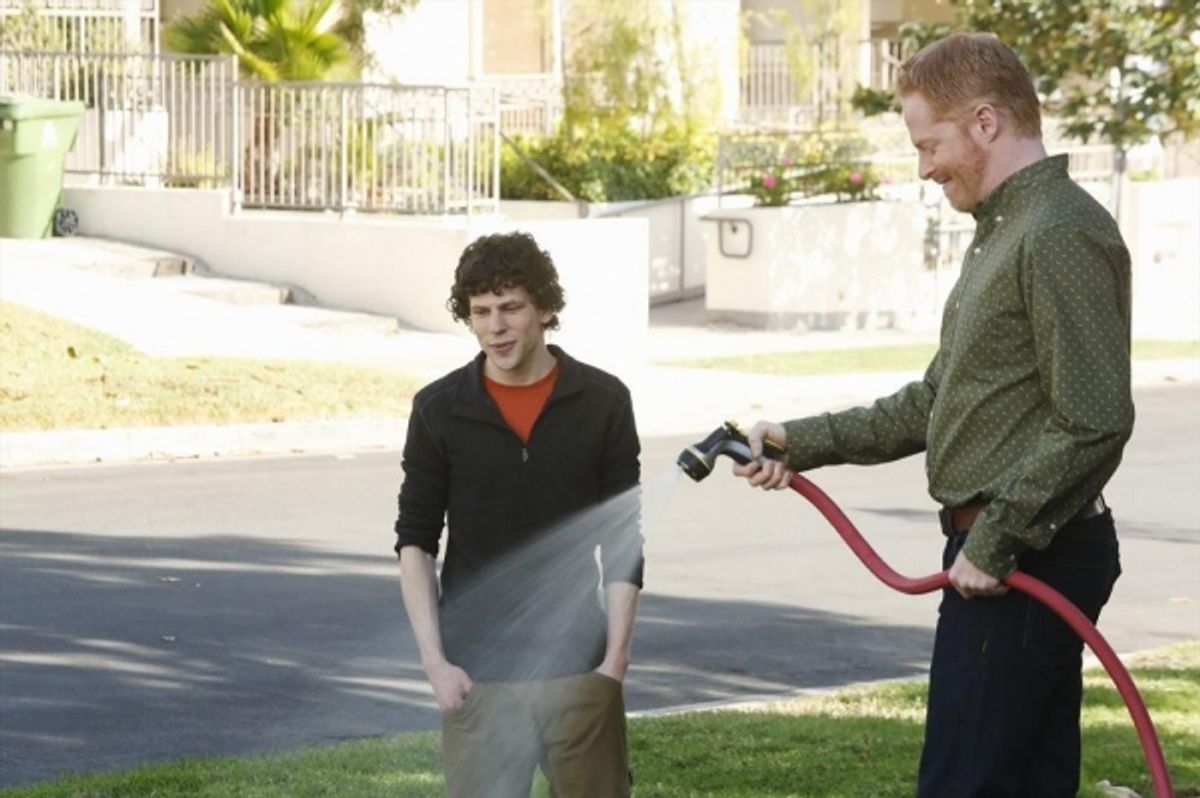MODERN FAMILY - ''Under Pressure'' - The high school open house puts the parents in a bit of a time warp when Claire finds herself stressed out by all the pressure, Gloria encounters a ''mean girl'' mom (guest star Jane Krakowski) and Jay teaches Phil how at 