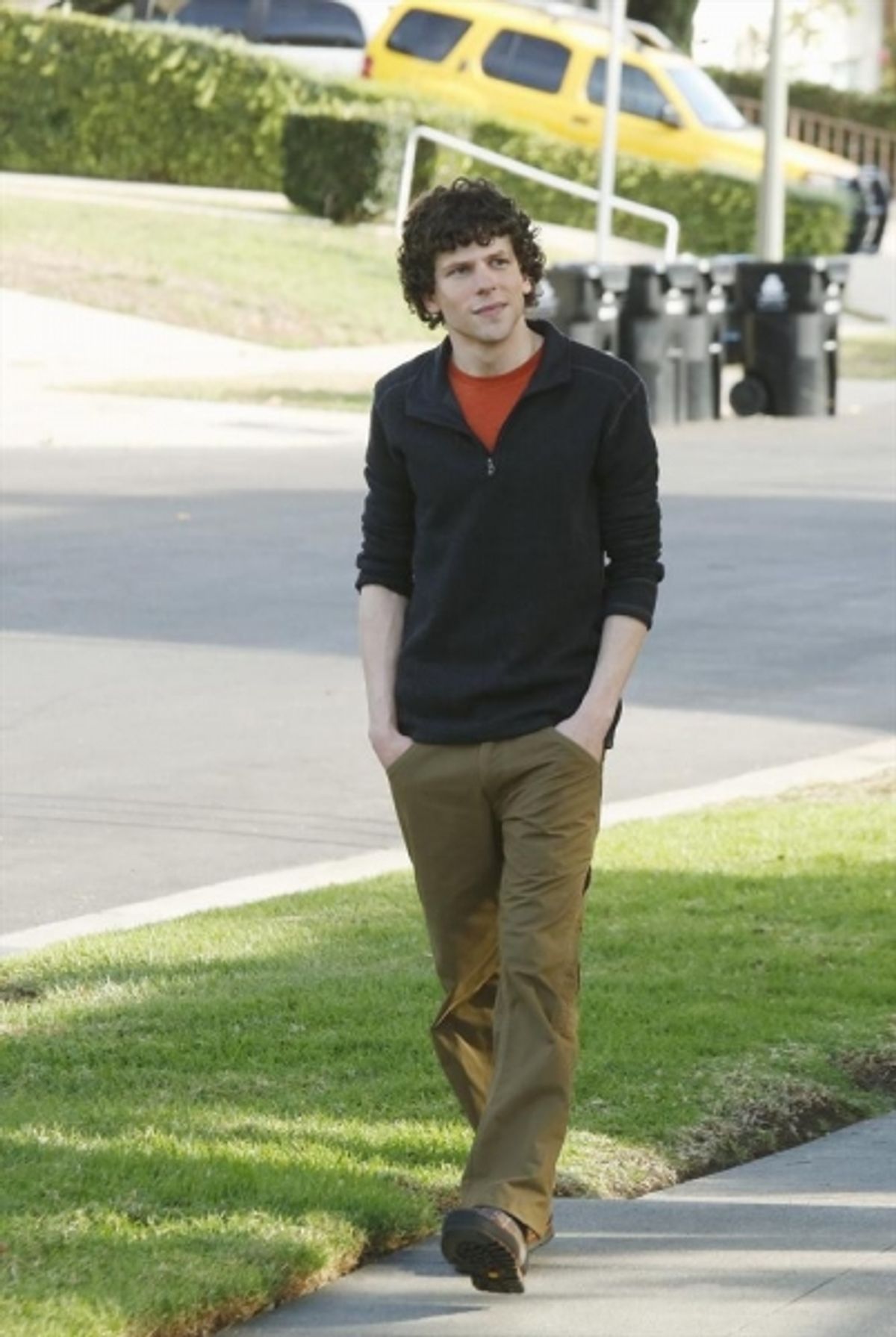 MODERN FAMILY - ''Under Pressure'' - The high school open house puts the parents in a bit of a time warp when Claire finds herself stressed out by all the pressure, Gloria encounters a ''mean girl'' mom (guest star Jane Krakowski) and Jay teaches Phil how at 