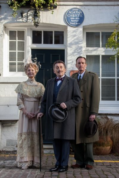Liza Goddard, Robert Powell and Robin McCallum  Photo