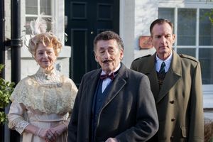 Liza Goddard, Robert Powell and Robin McCallum @ BroadwayWorld Liza Goddard, Robert Powell and Robin McCallum Photo