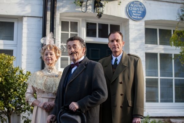 Liza Goddard, Robert Powell and Robin McCallum  Photo