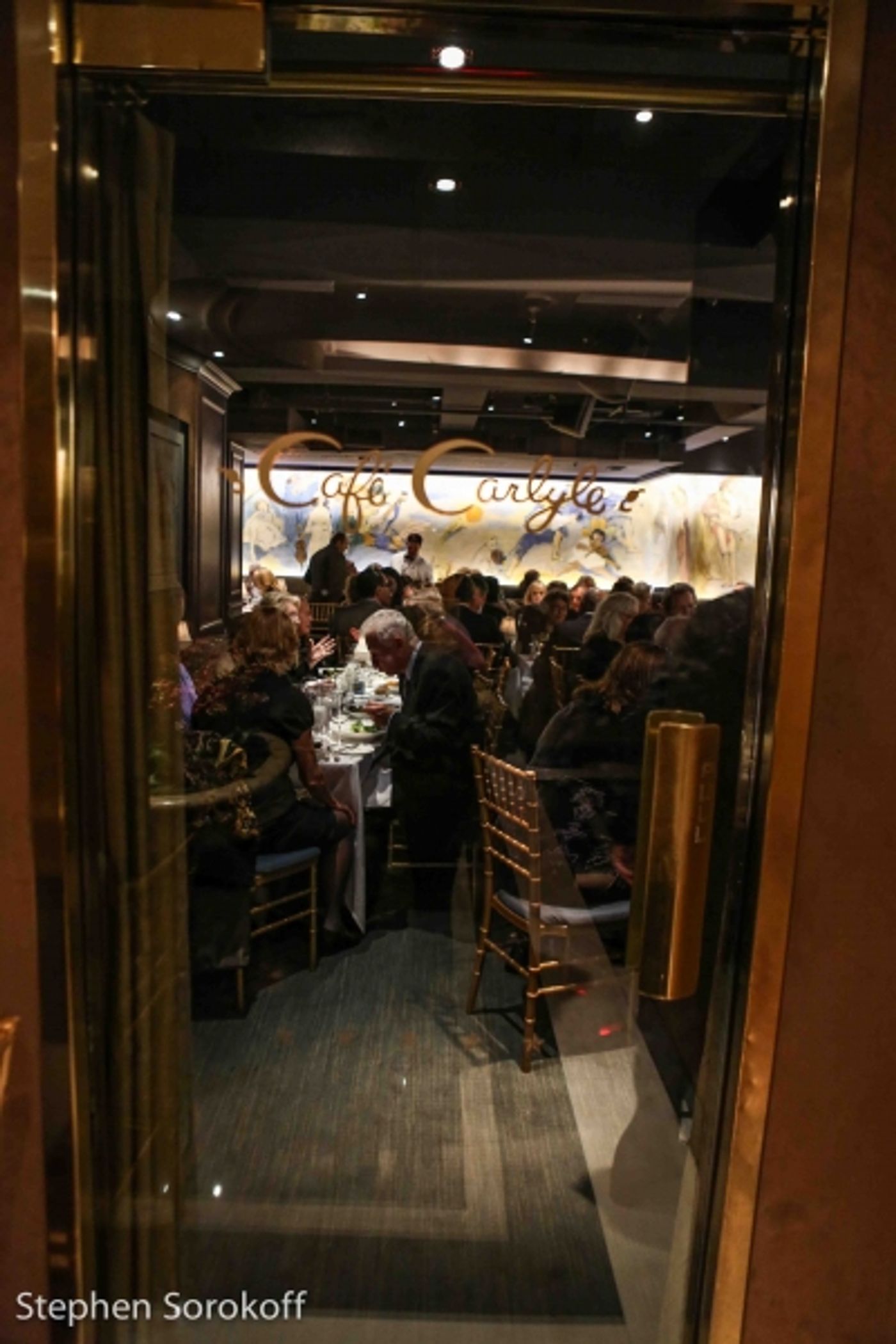 Photo Coverage: Broadway-Bound Sutton Foster Returns to the Cafe Carlyle! Photo Coverage: Broadway-Bound Sutton Foster Returns to the Cafe Carlyle! Image