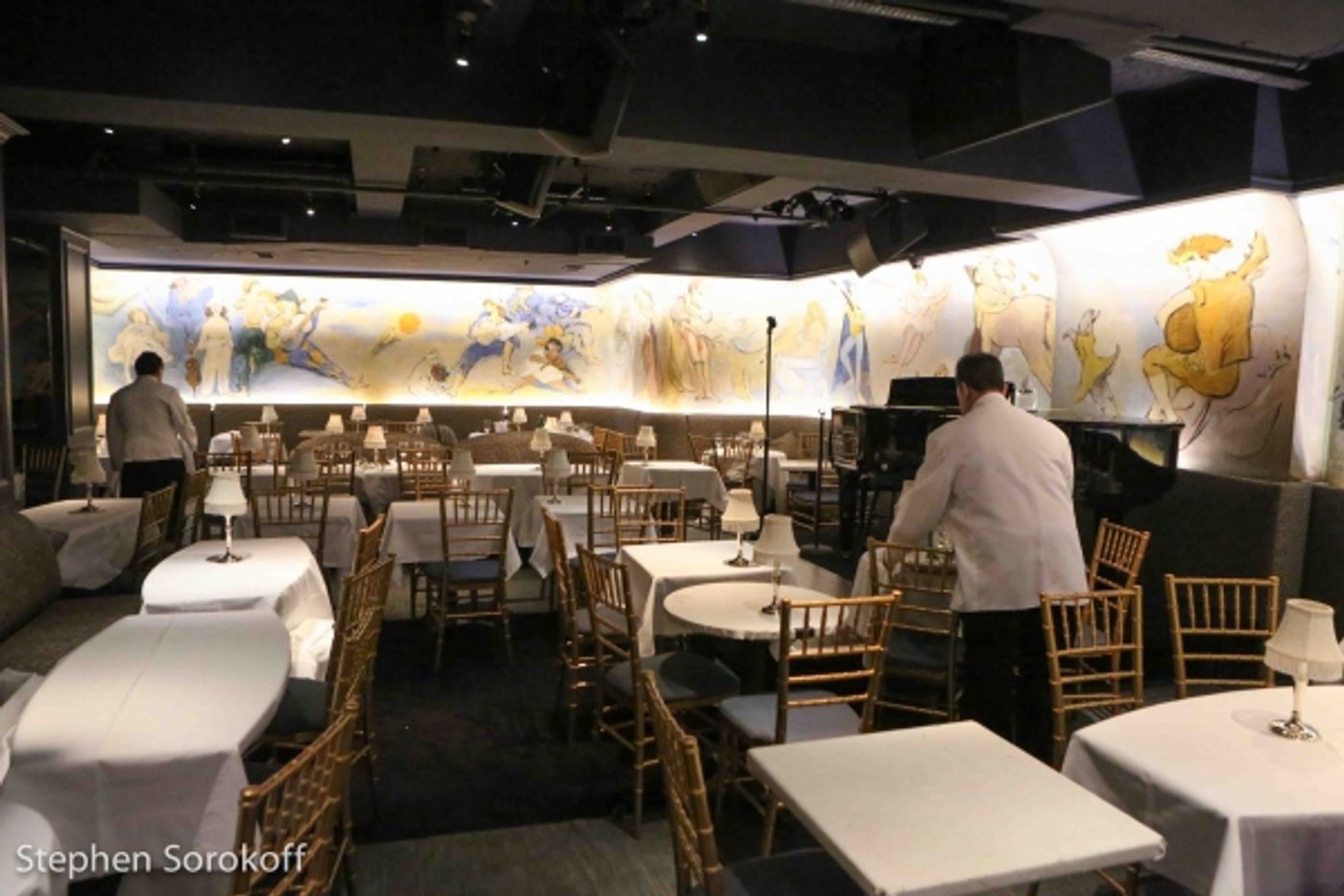 Photo Coverage: Broadway-Bound Sutton Foster Returns to the Cafe Carlyle! Photo Coverage: Broadway-Bound Sutton Foster Returns to the Cafe Carlyle! Image