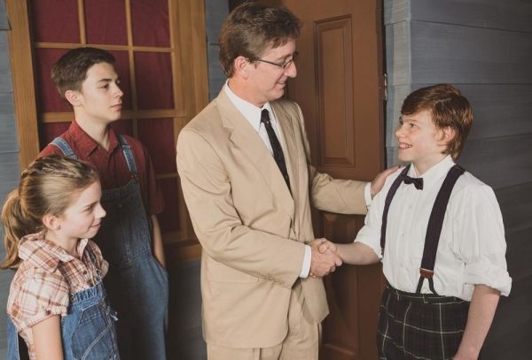 Liberty Evans-Agnew as Scout, Gunnar Johnson as Jem, Jim Rogers as Atticus Finch, Aus Photo