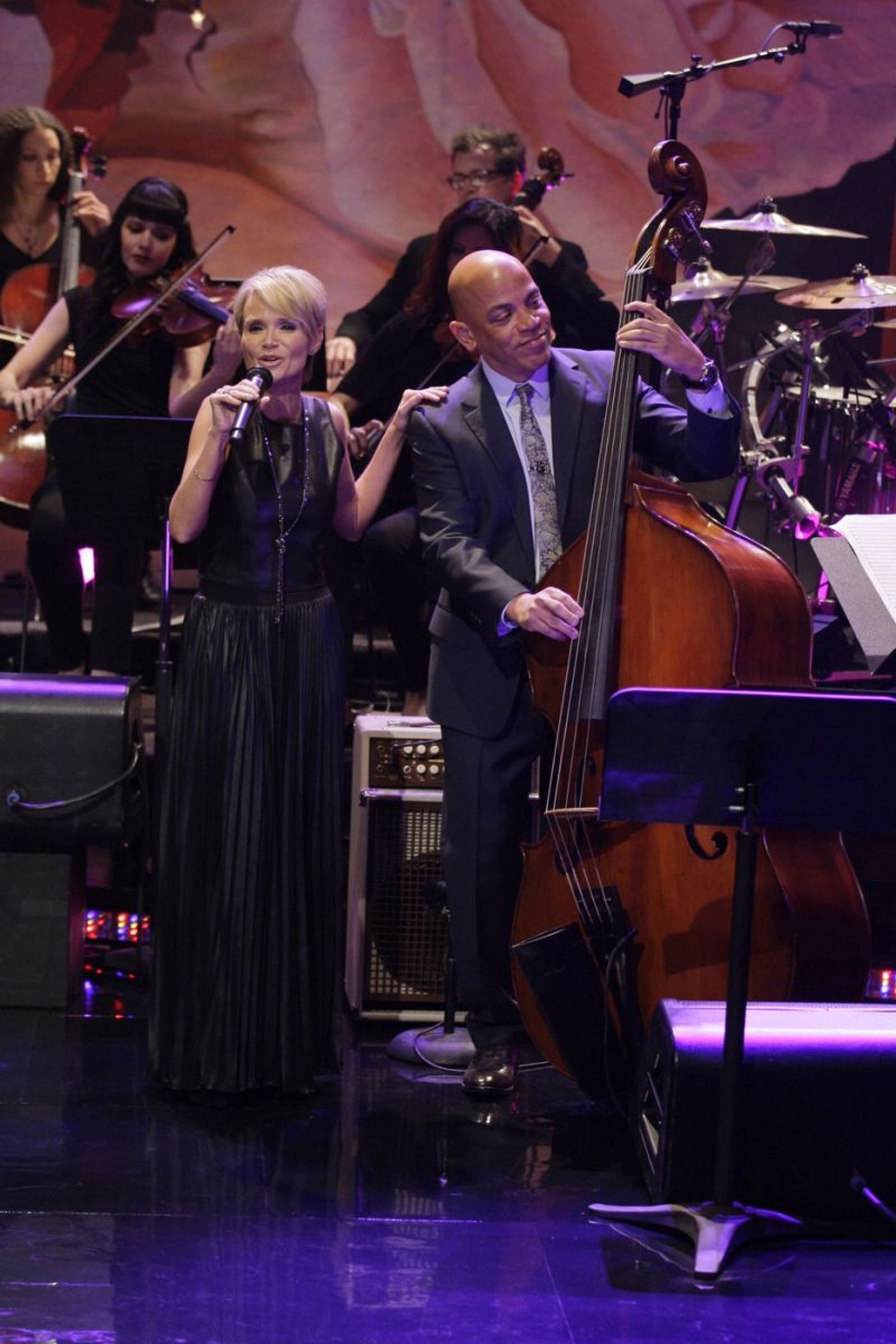 Photo Flash: Kristin Chenoweth Gets Standing Ovation for 'Smile' on THE TONIGHT SHOW  Image